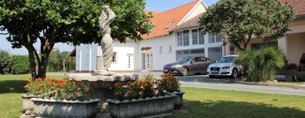 Lonjski Dvori Kutina Esterno foto