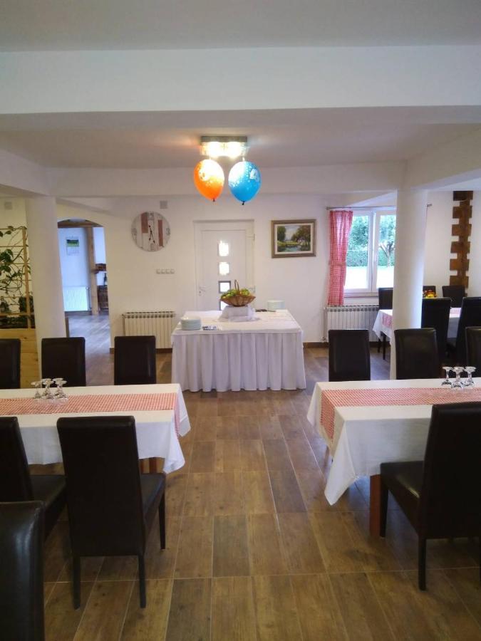 Lonjski Dvori Kutina Esterno foto